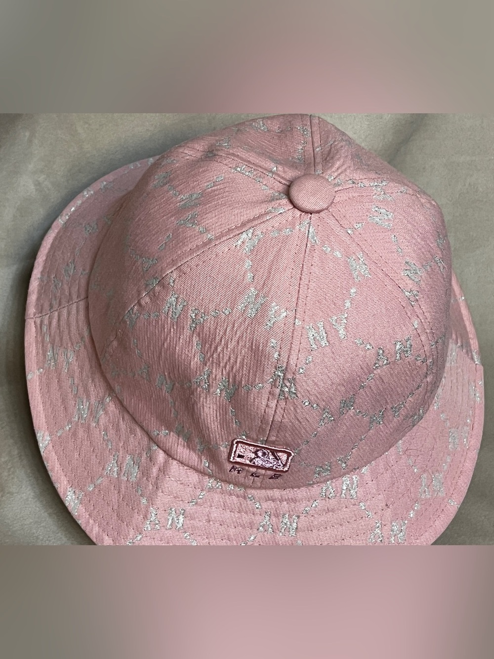 Like New, 100% Cotton Pink NY Logo girls Bucket Hat MLB Major League Baseball - Picture 4 of 9